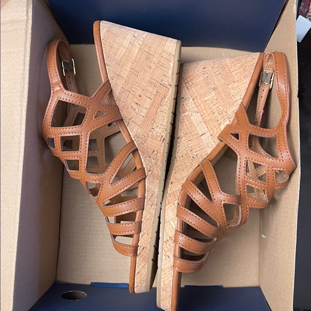 White Mountain Women’s Flaming Brown Wedge Sandals - Picture 5 of 6